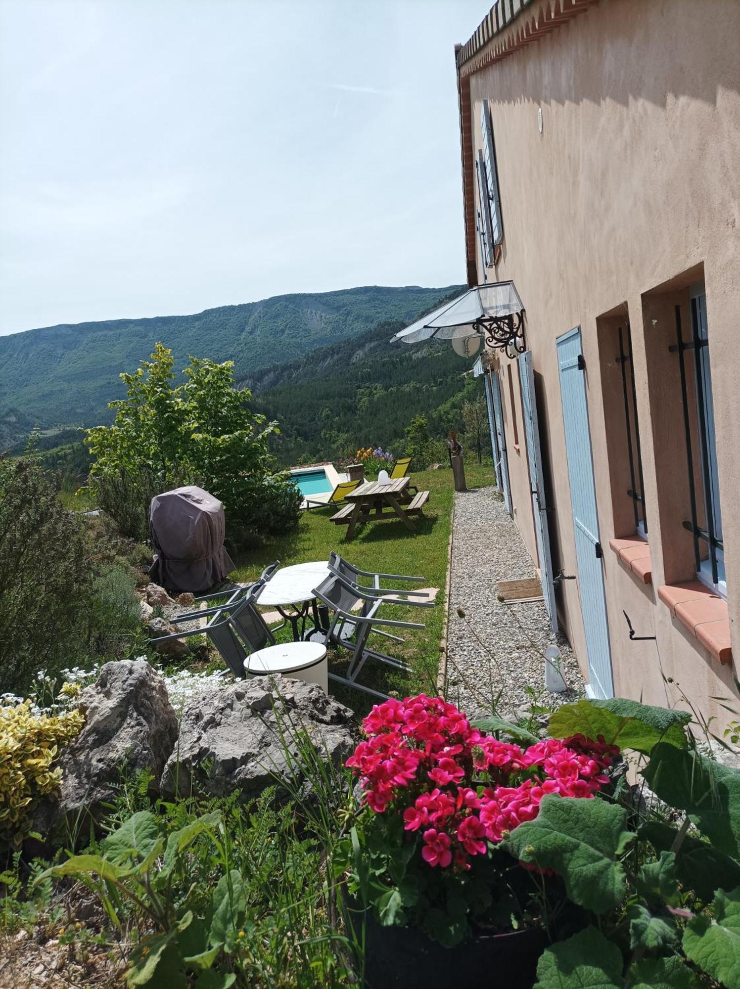 Un Petit Coin De Paradis Orpierre Exterior foto